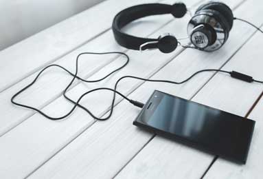 足球联赛-库里逐渐找回进攻状态 科尔表示阵容磨合还需时日