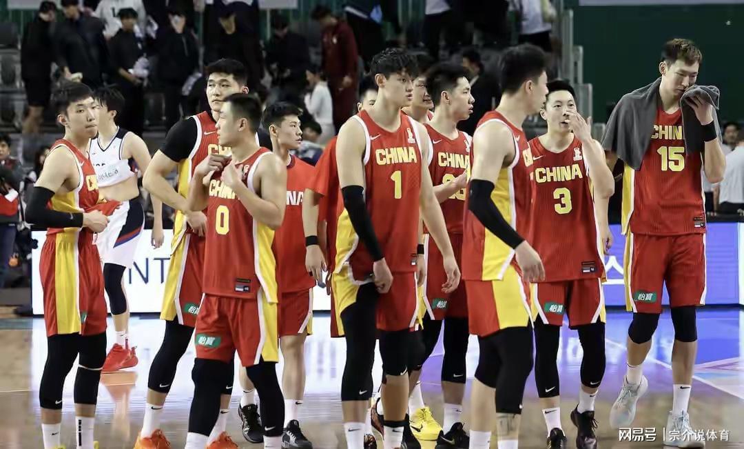 美洲杯-中国男篮最新大名单公布，赵睿不受影响，周琦淘汰，徐杰终于入选